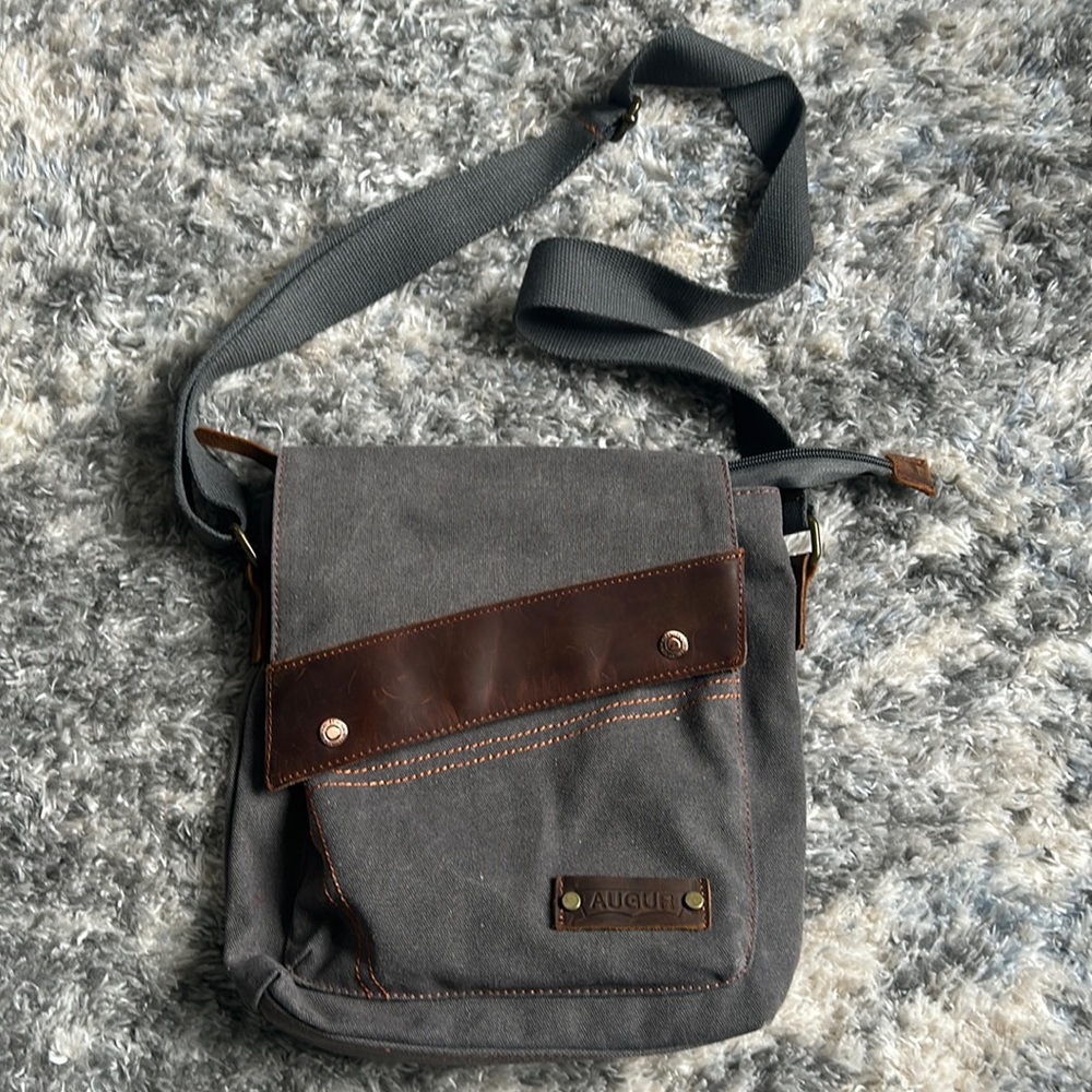 Auger messenger bag